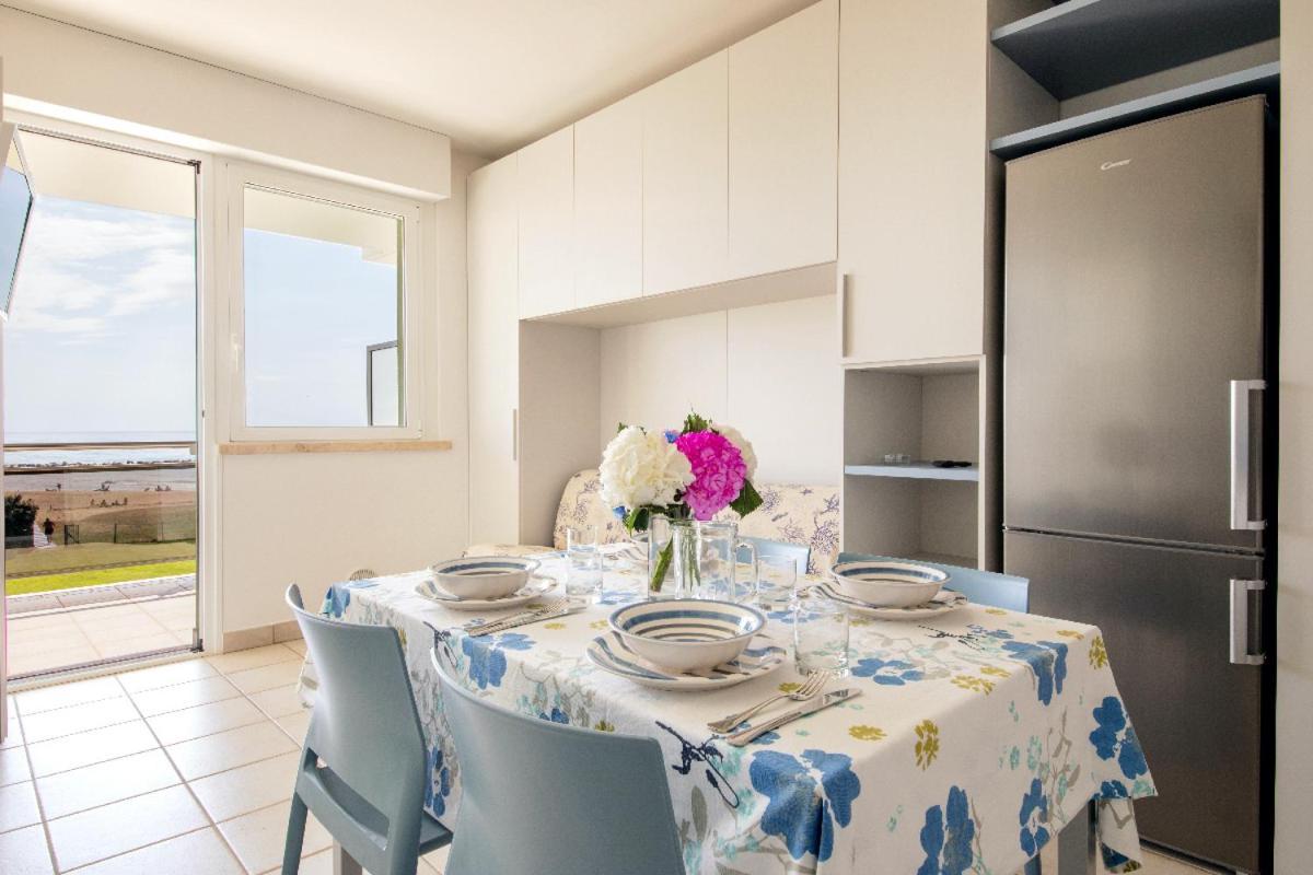 Residence Brezza Di Mare サン・ベネデット・デル・トロント エクステリア 写真